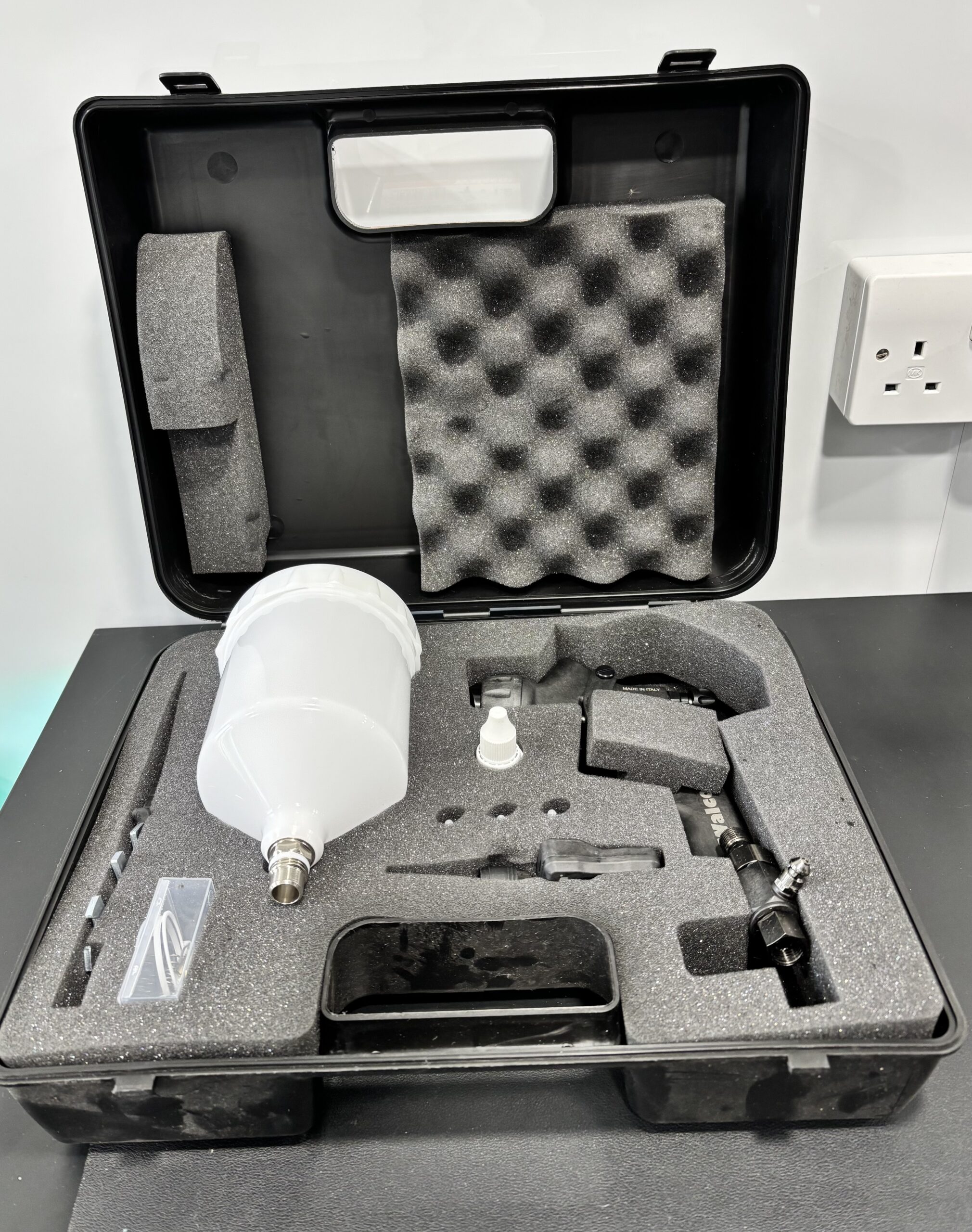 Walcom Genesi Carboni 360 Digital HTE Clear 1.2 Spray Gun - Image 3