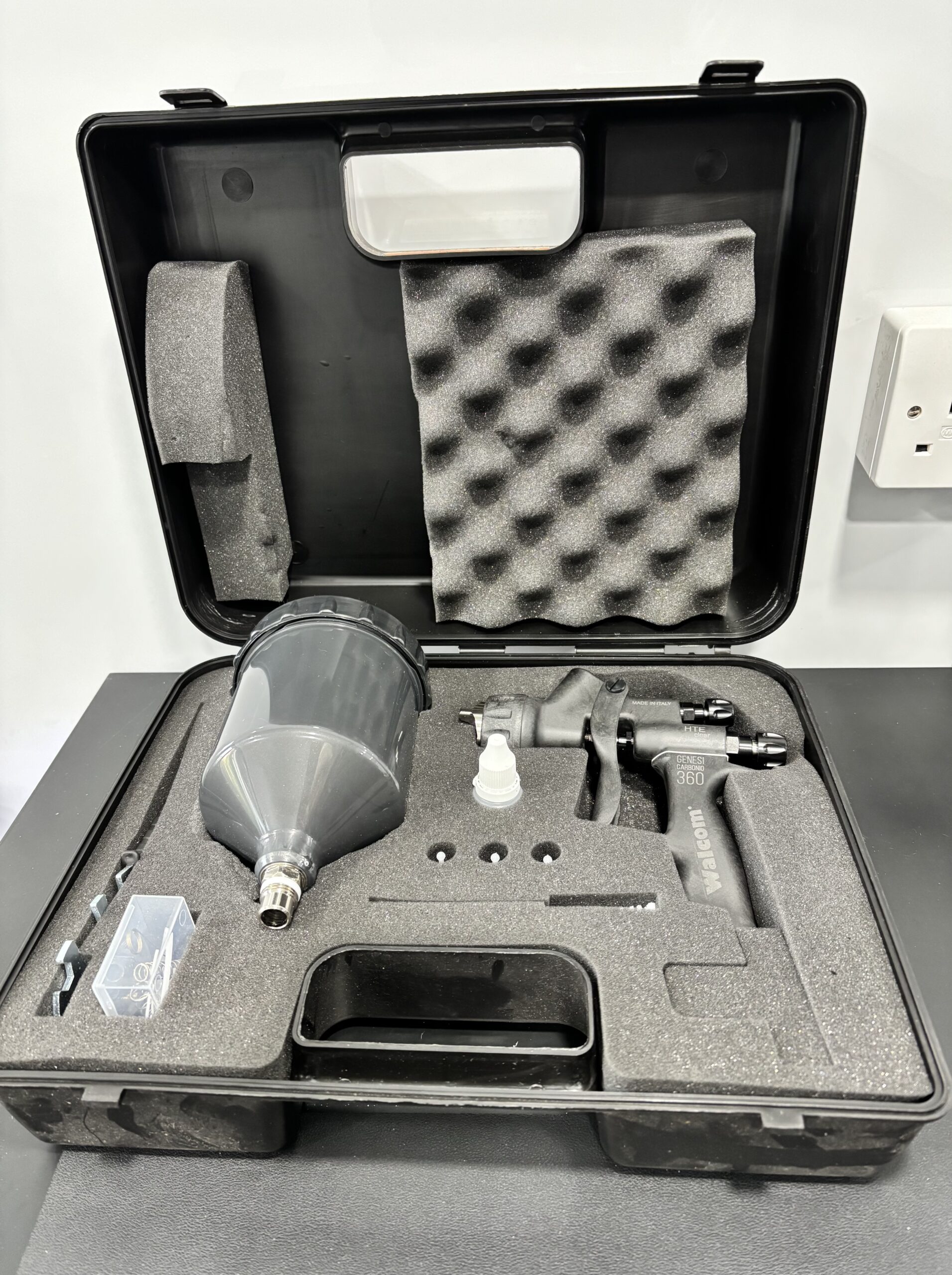 Walcom Genesi Carbonio 360 HTE UV 1.3 Spray Gun - Image 3